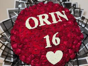 deluxe rose gift 200