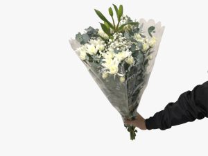 זר "בוקר לבן" – שילוב כפרי של חרציות, ליליות ואקליפטוס